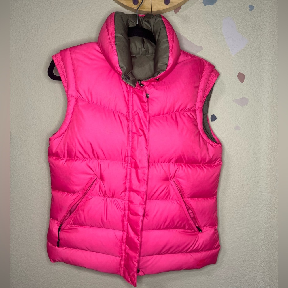 Women’s Hot Pink Nike Puffer Vest Size Small